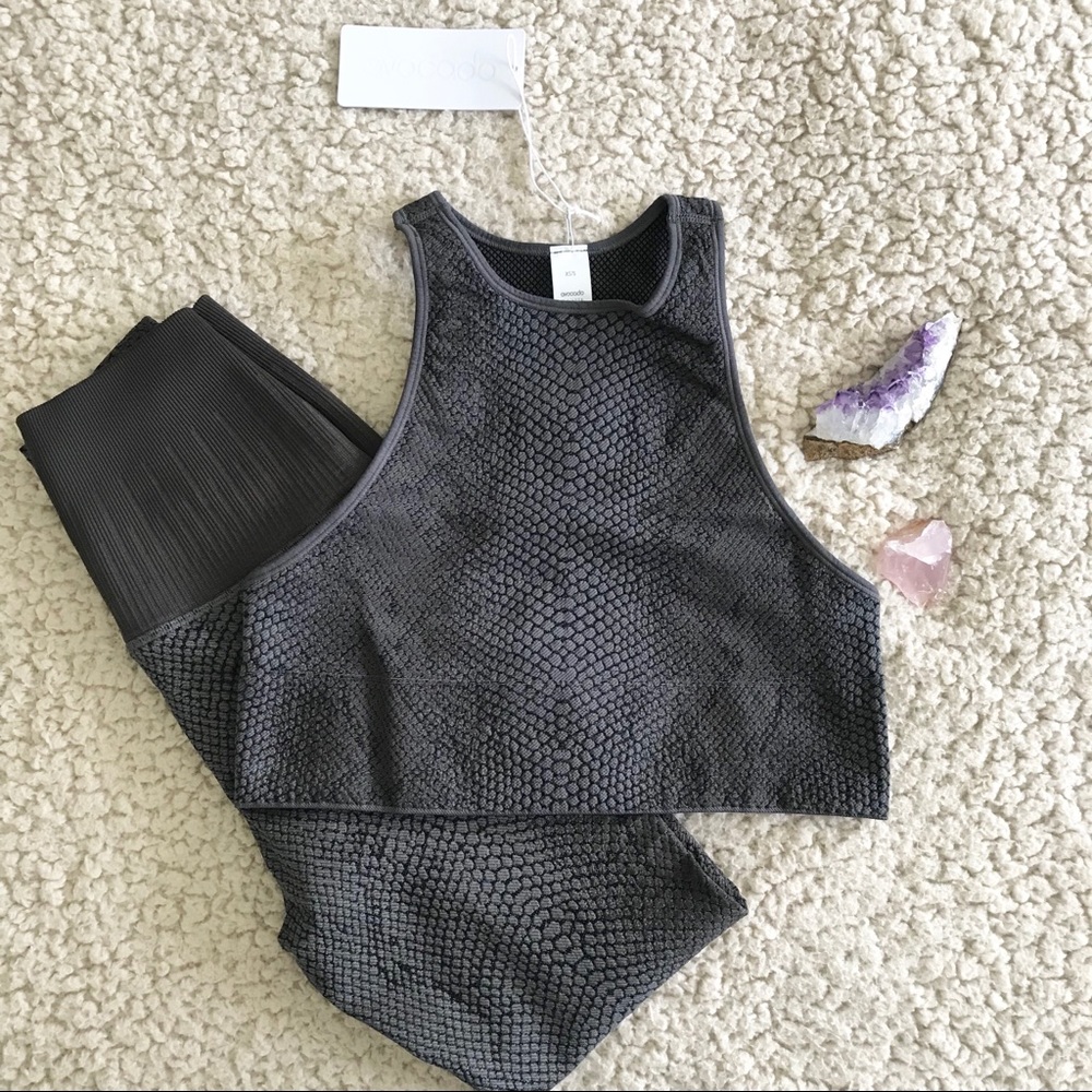 Avocado Snake Earth crop and Fire legging set!